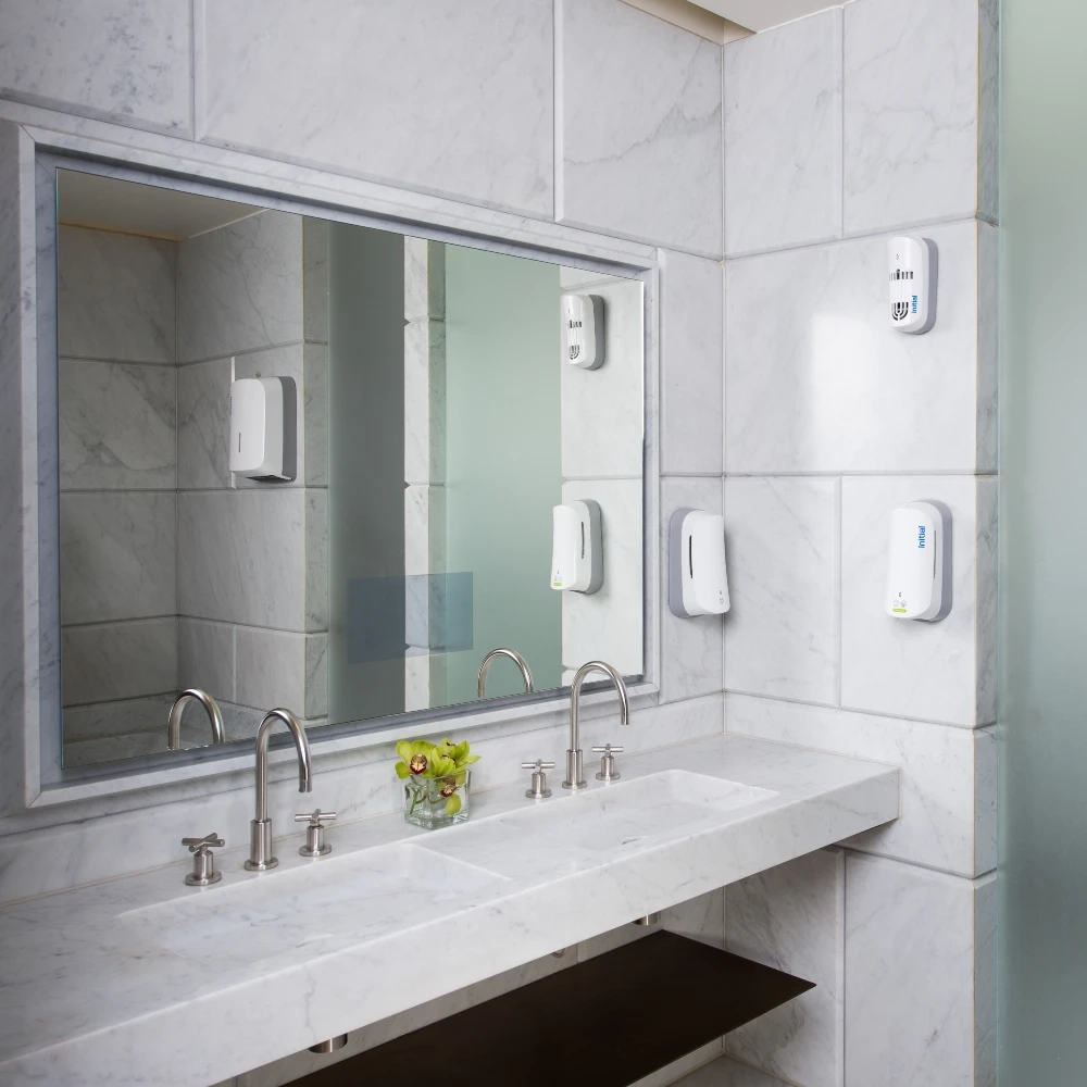 No-touch soap dispenser white in situ